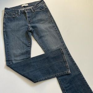 Levi’s 545 low boot cut, flap pocket jeans.  Women’s size 6